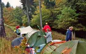 2006 kampje midden op een pad